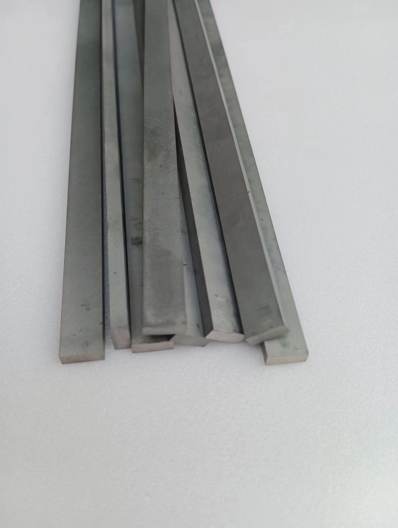 Tungsten Carbide Blade Knife